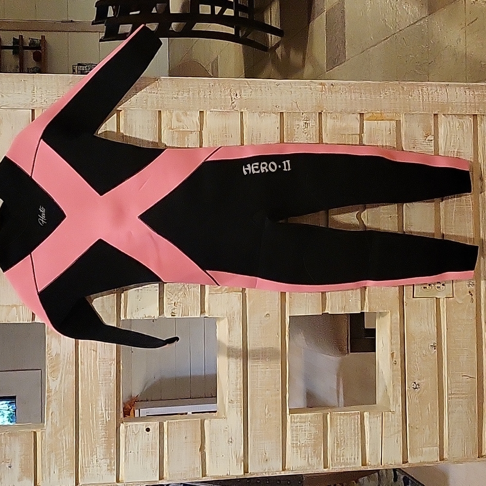 NWT kids wetsuit